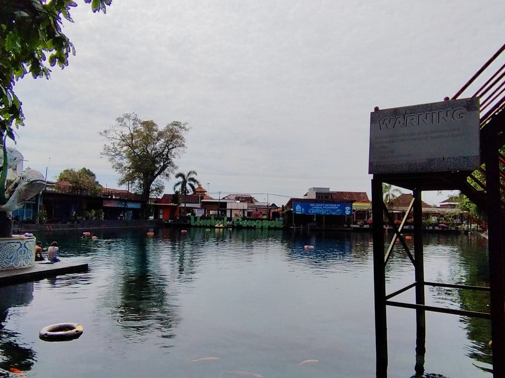 suasana di umbul ponggok klaten